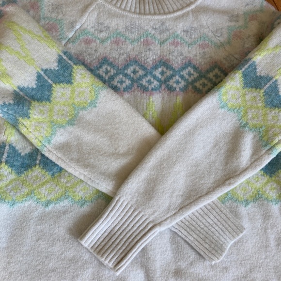 Loft crew neck Sweater white with pink , gray , blue , yellow beautiful pattern - Picture 6 of 13
